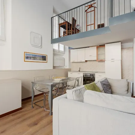 Guesthost - M5 Istria & Marche Roomy Lofted * Milaan