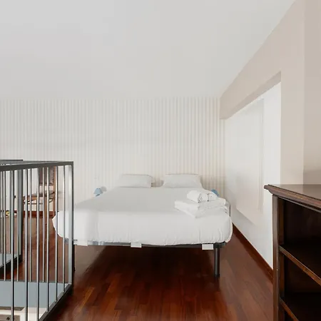 Guesthost - M5 Istria & Marche Roomy Lofted Μιλάνο