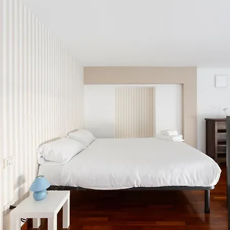 شقة Guesthost - M5 Istria & Marche Roomy Lofted